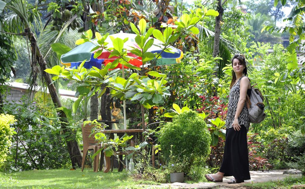 Haniffas Holiday Inn Kandy Ngoại thất bức ảnh